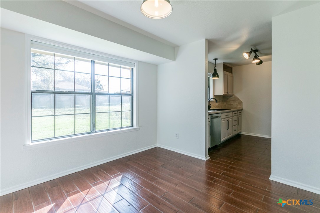 5609 E Lakeshore Drive Property Photo 10