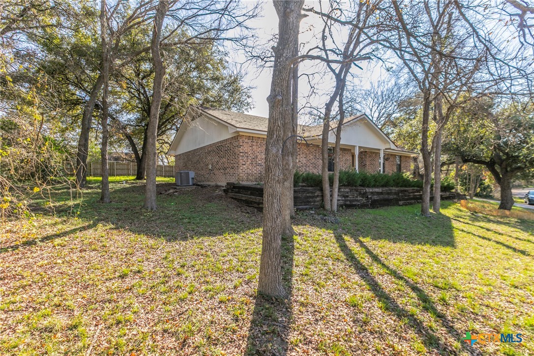 5609 E Lakeshore Drive Property Photo 22