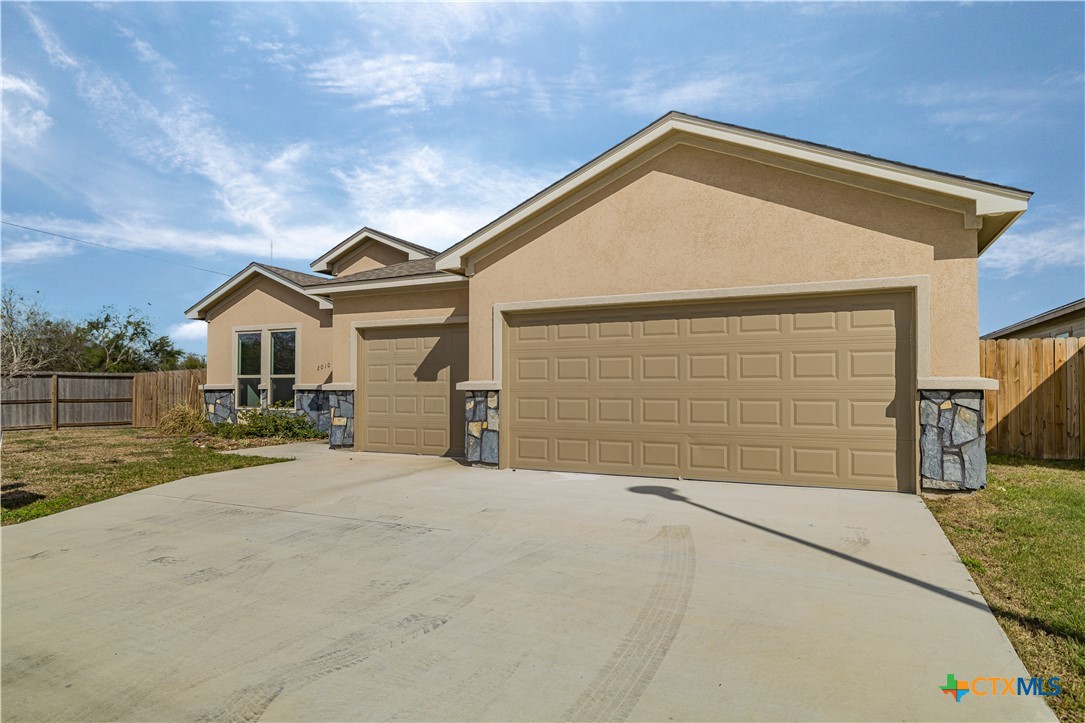 2010 Seguin Avenue Property Photo 2