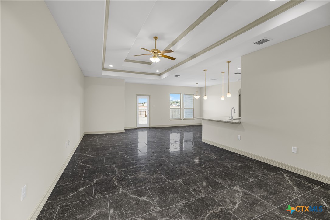 2010 Seguin Avenue Property Photo 4