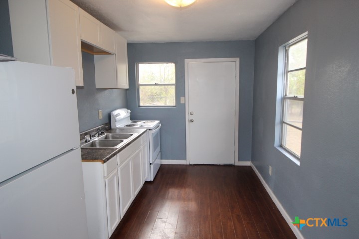 713 W Avenue B Property Photo 2