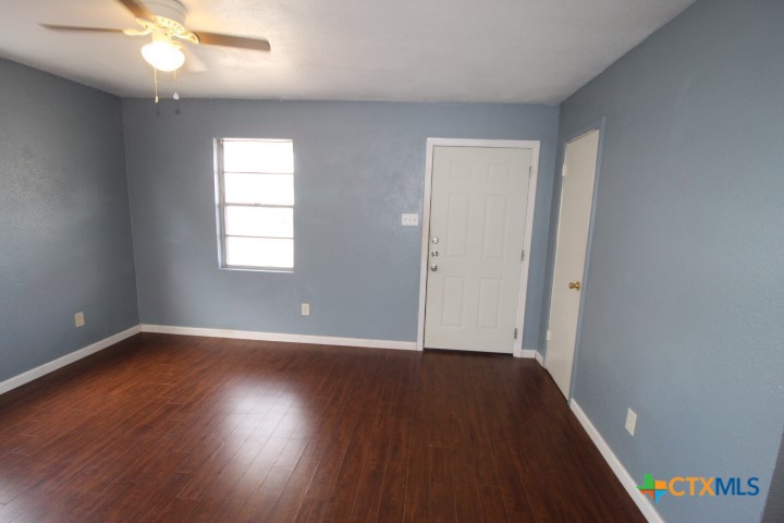 713 W Avenue B Property Photo 4