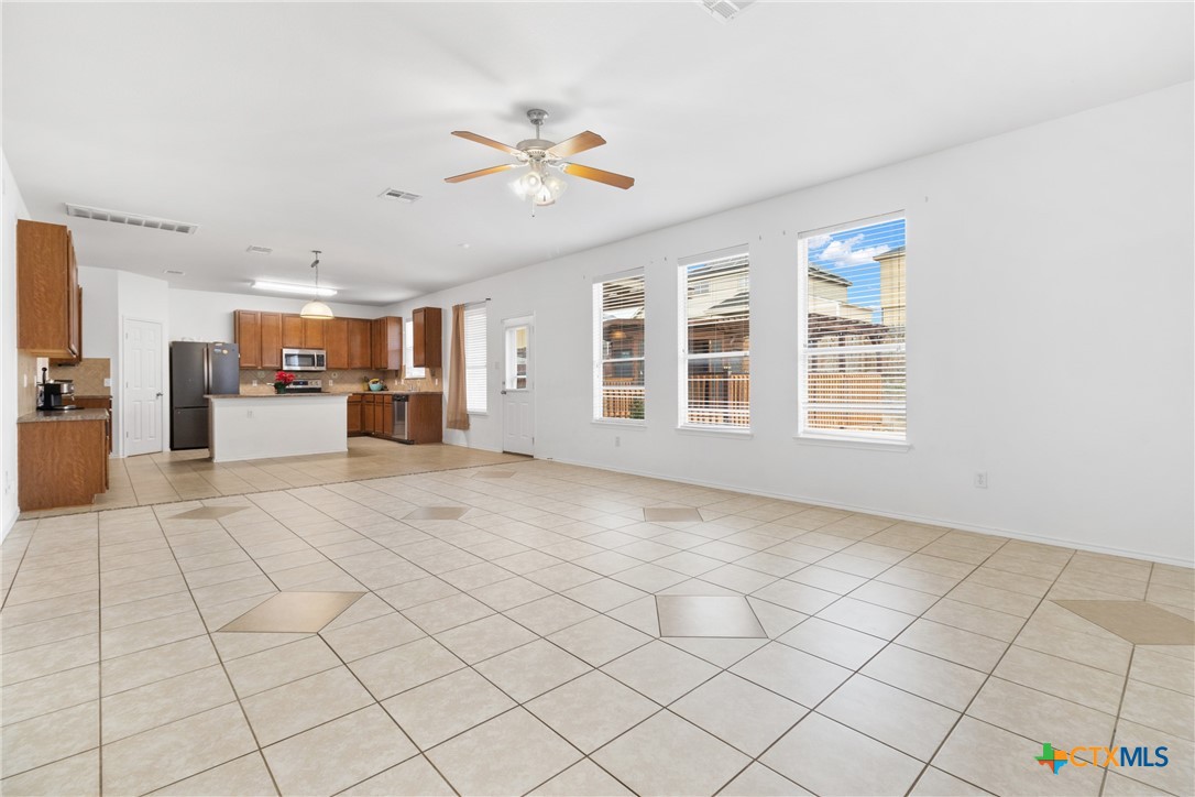 6204 Taree Loop Property Photo 2