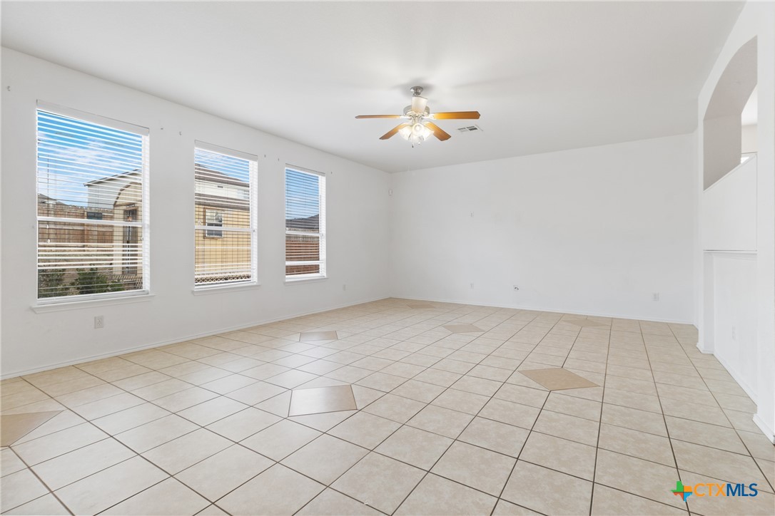 6204 Taree Loop Property Photo 3