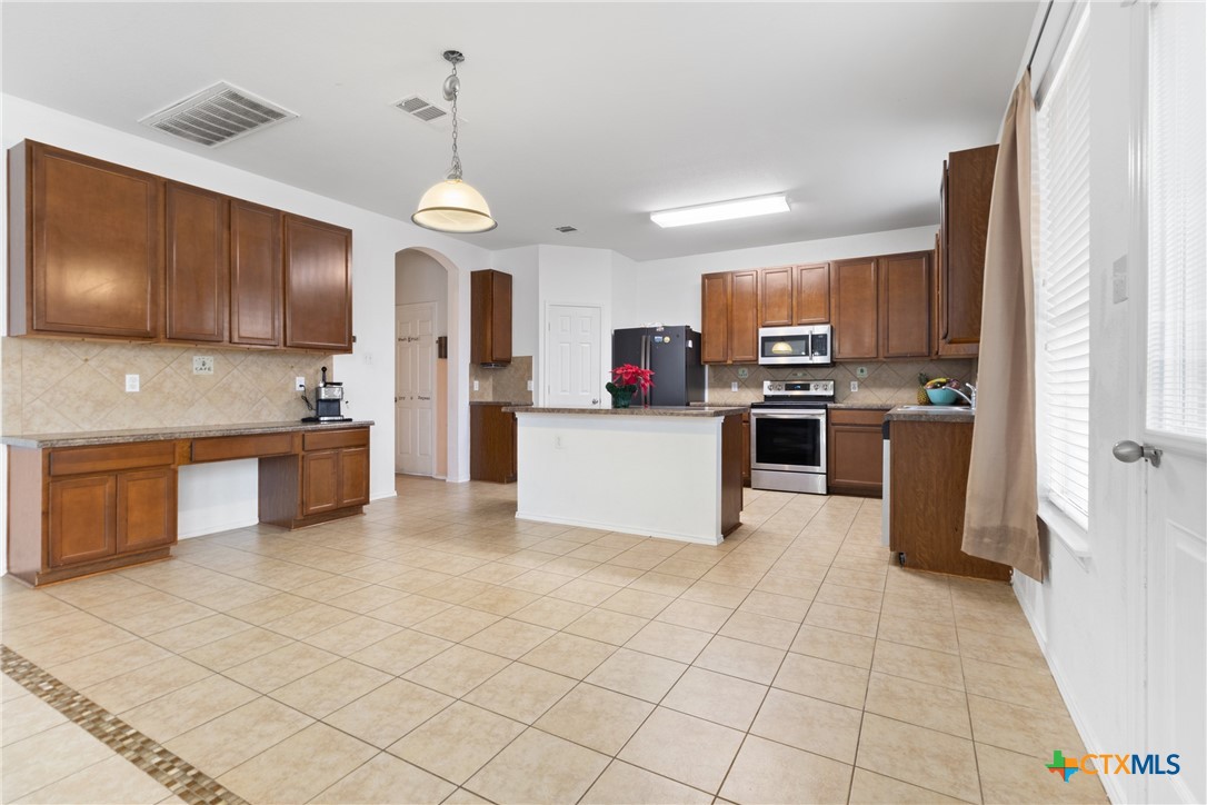 6204 Taree Loop Property Photo 5