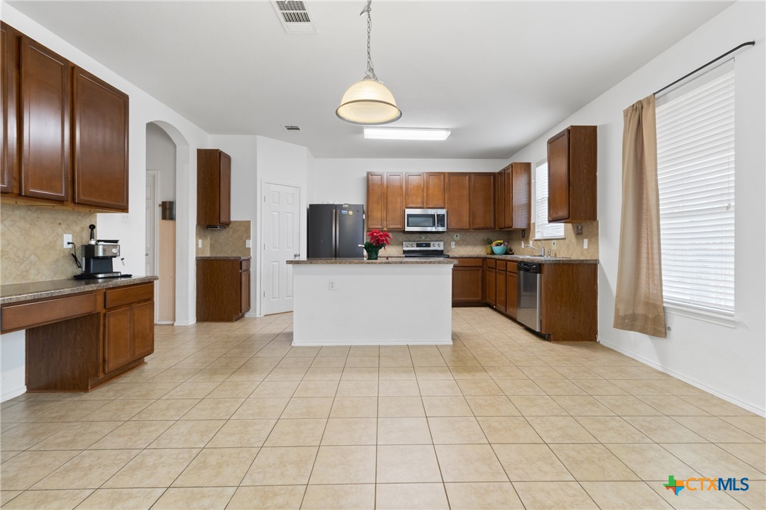 6204 Taree Loop Property Photo 6