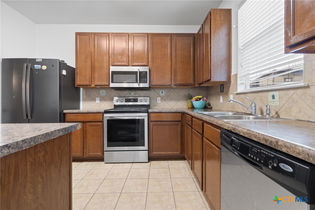 6204 Taree Loop Property Photo 8