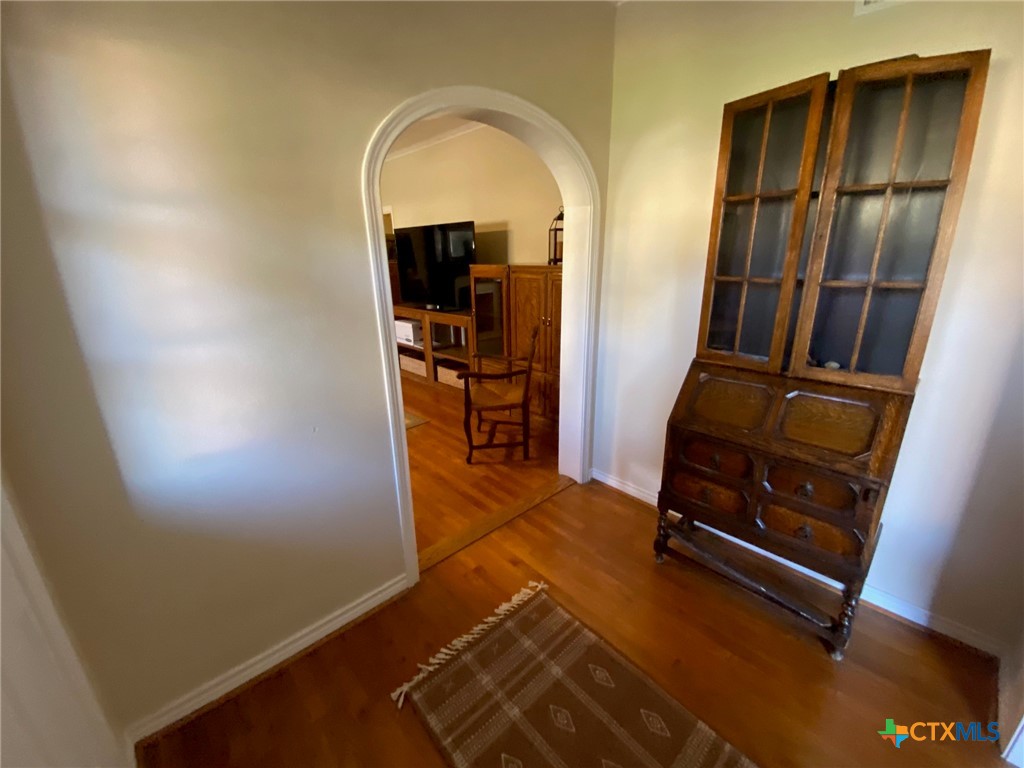 606 College Street Property Photo 3
