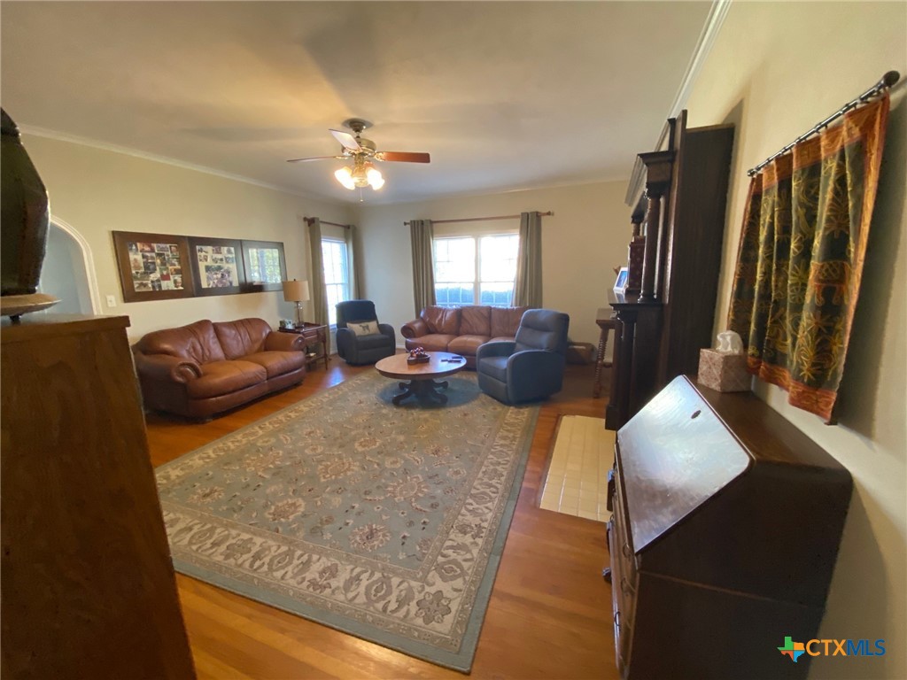 606 College Street Property Photo 5