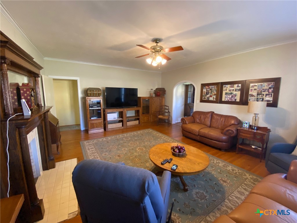 606 College Street Property Photo 6