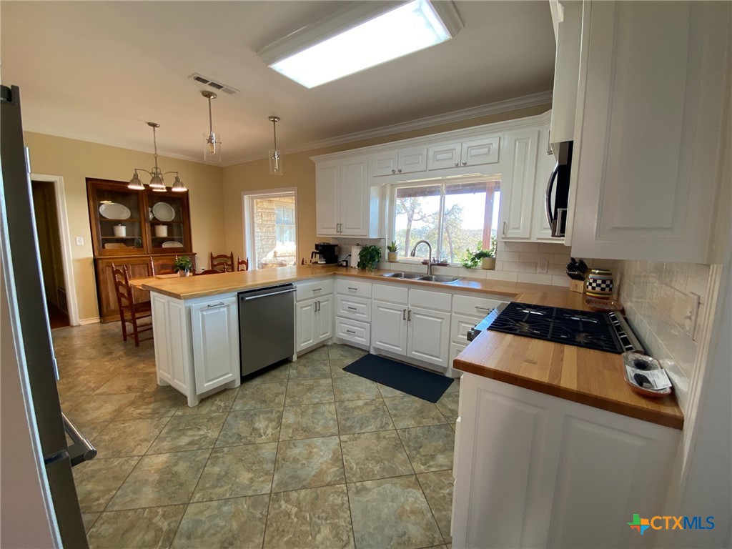 606 College Street Property Photo 7