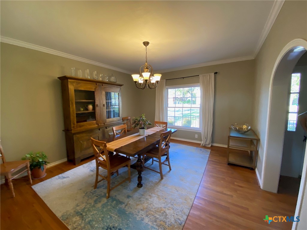 606 College Street Property Photo 12