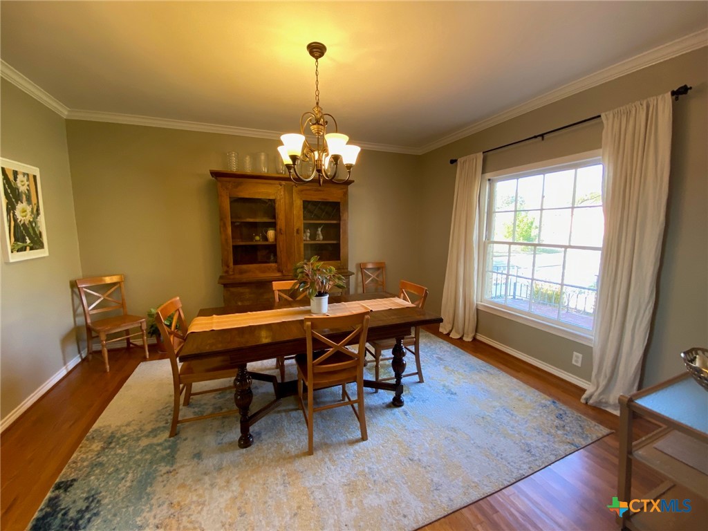 606 College Street Property Photo 13