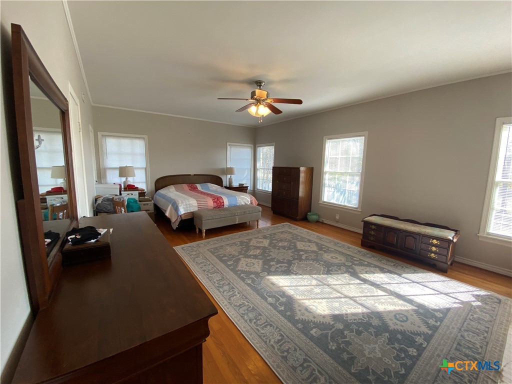606 College Street Property Photo 17