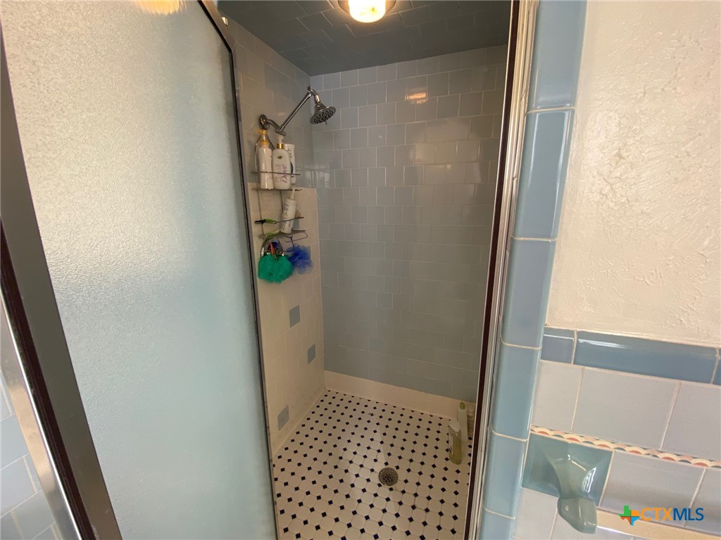 606 College Street Property Photo 20