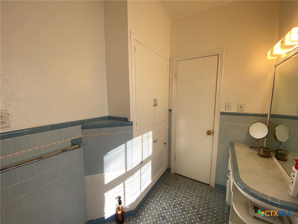 606 College Street Property Photo 22