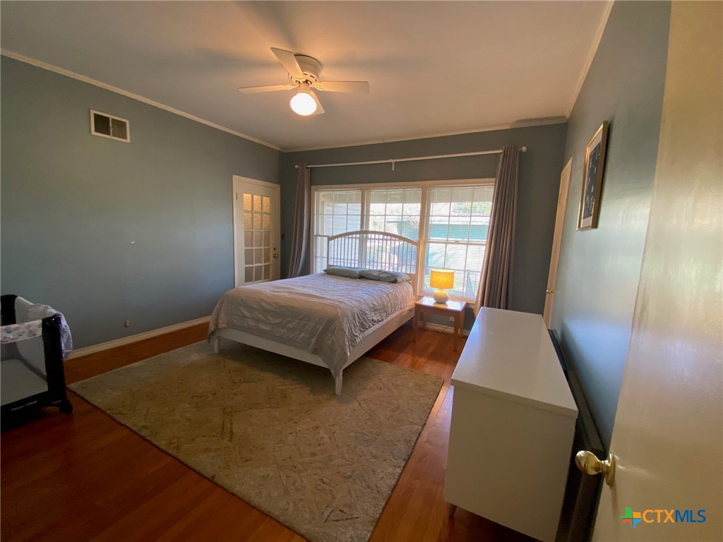 606 College Street Property Photo 27