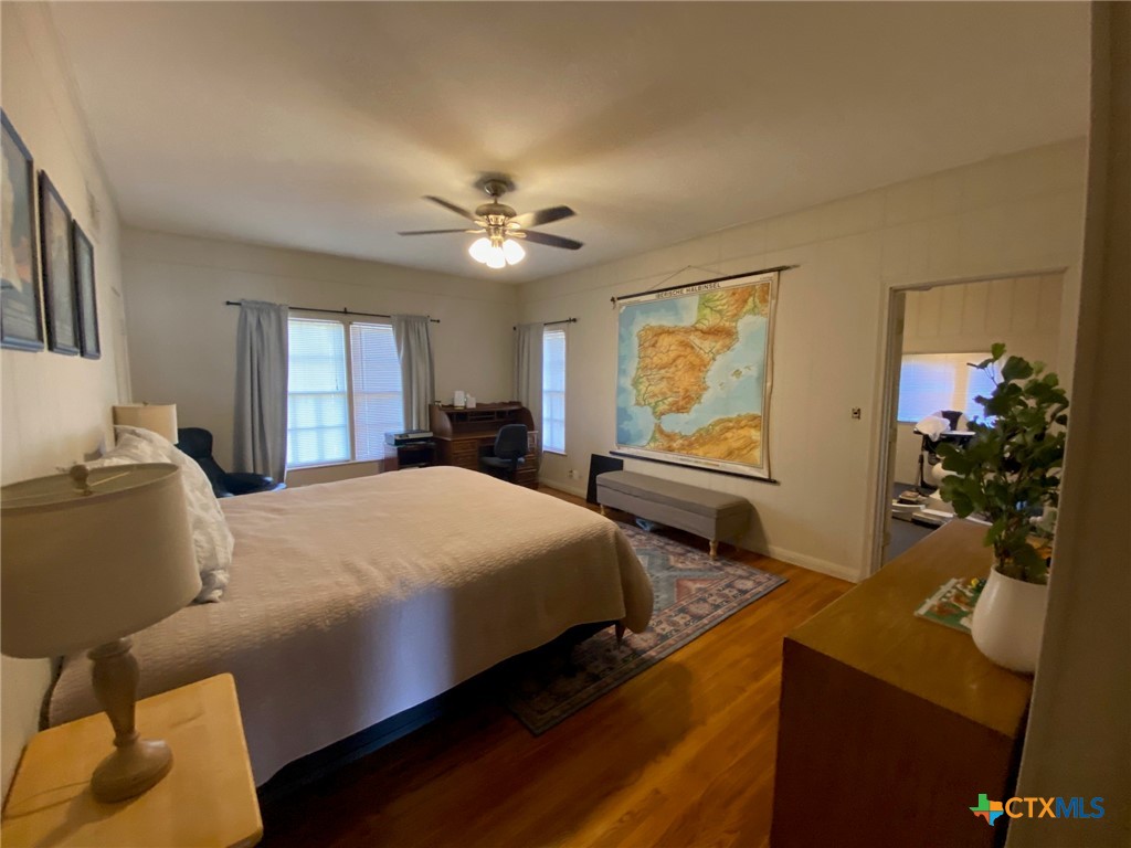 606 College Street Property Photo 32