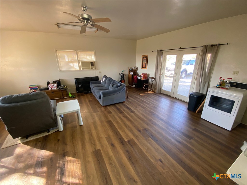 606 College Street Property Photo 37