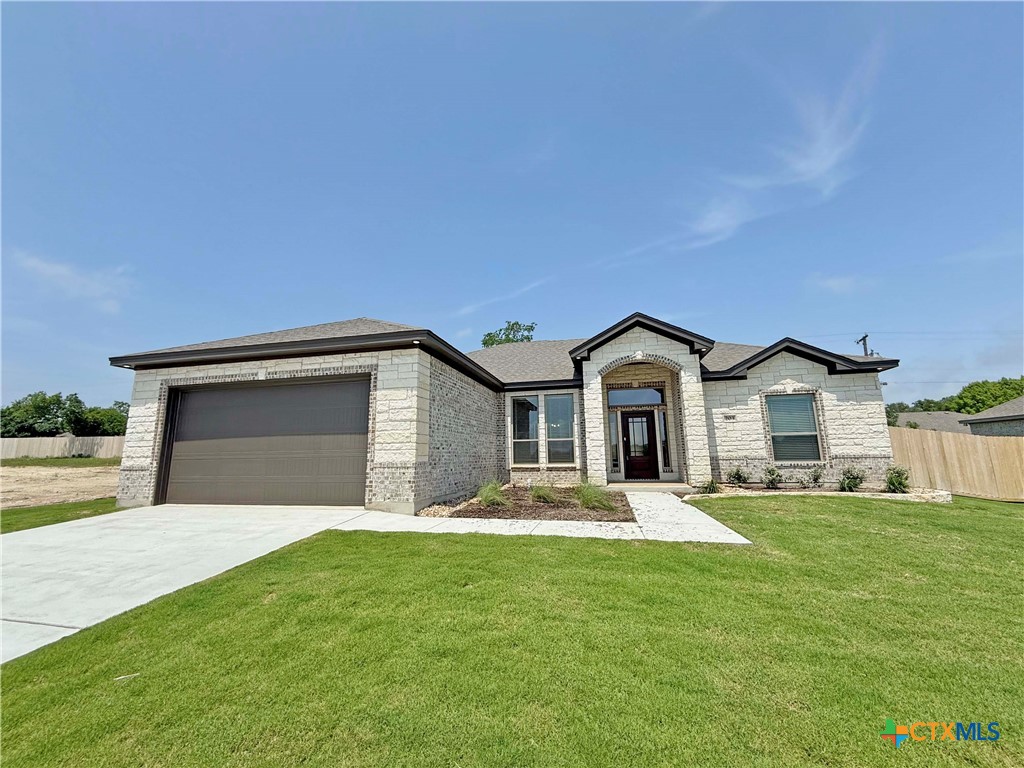203 Lasso Loop Property Photo 1