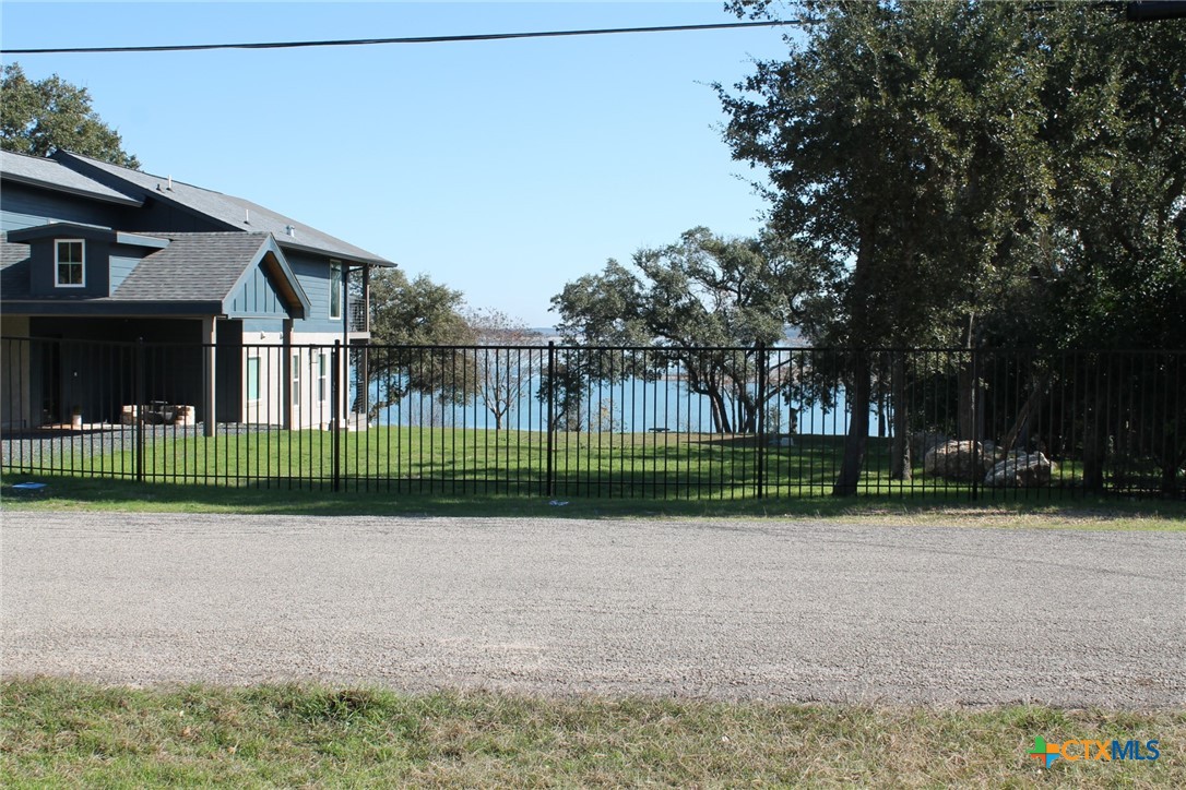 895 Lakebreeze Drive Property Photo 1