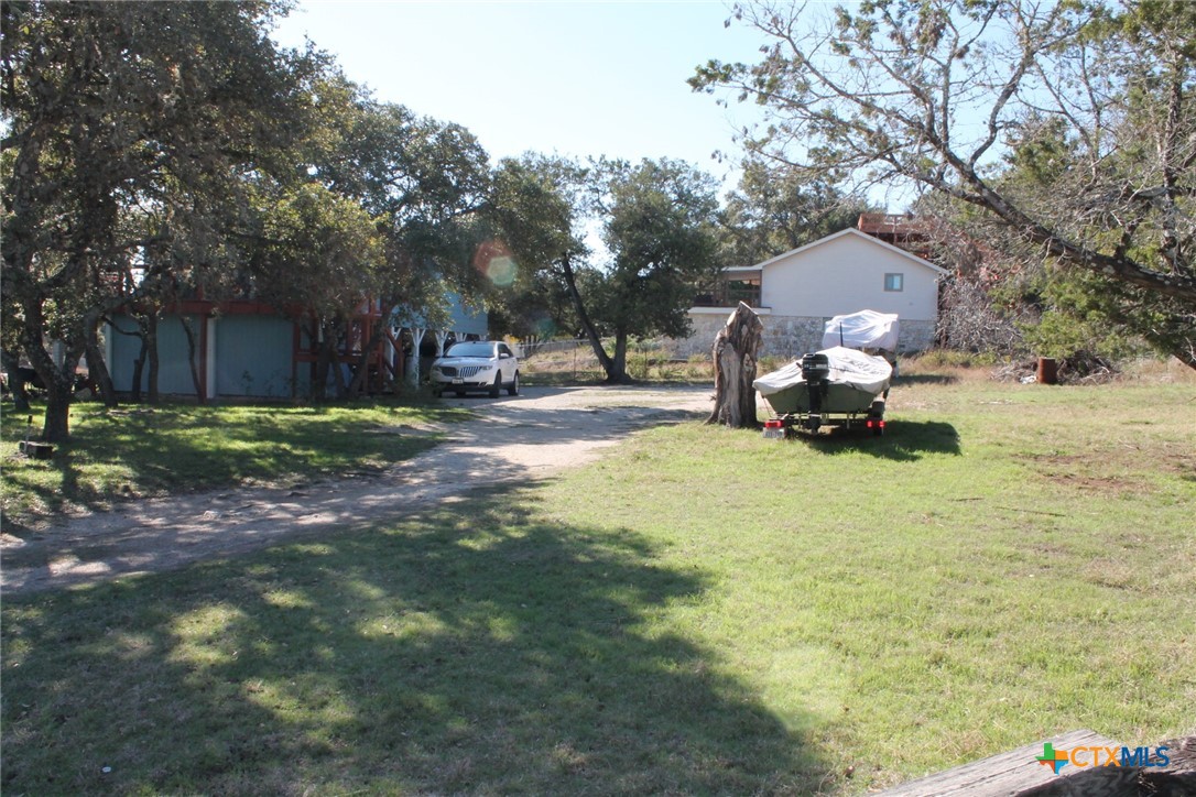 895 Lakebreeze Drive Property Photo 7