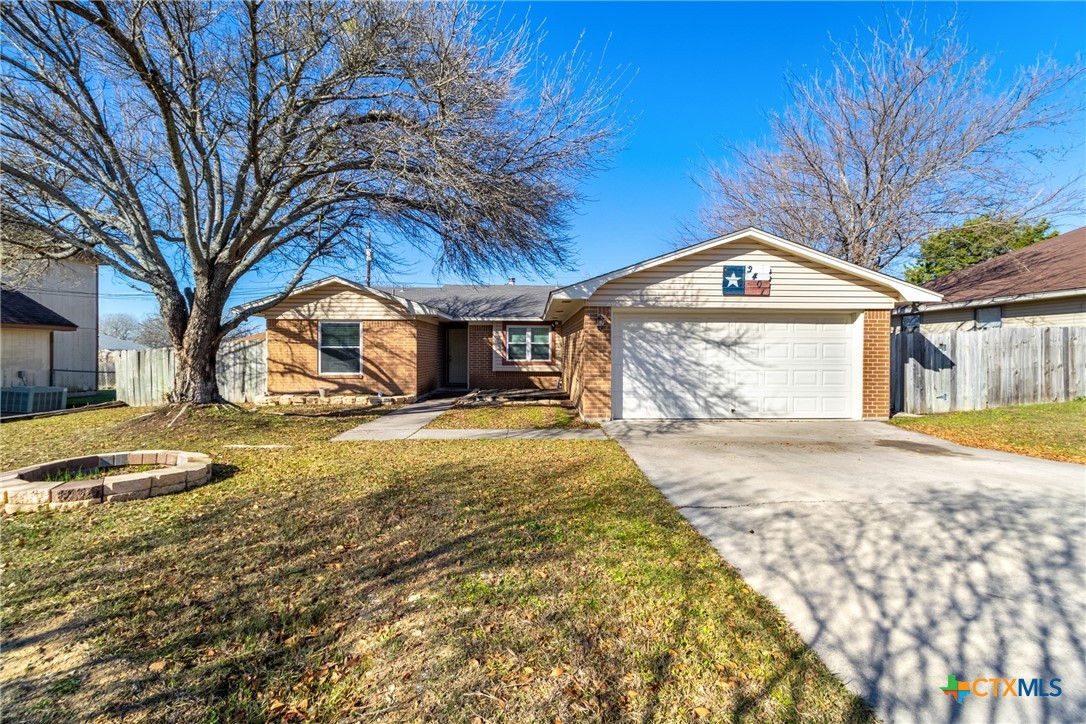 2401 Lazy Ridge Drive Property Photo 1