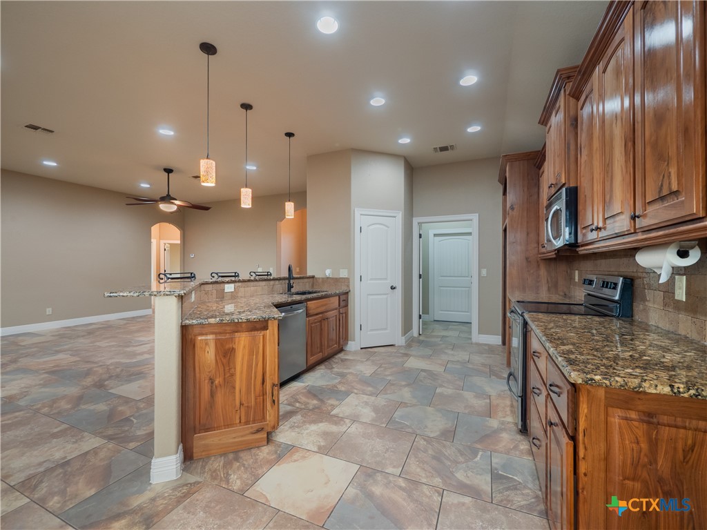 2455 Fm 465 Property Photo 10