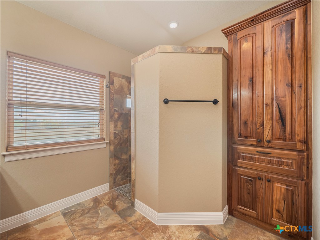 2455 Fm 465 Property Photo 17