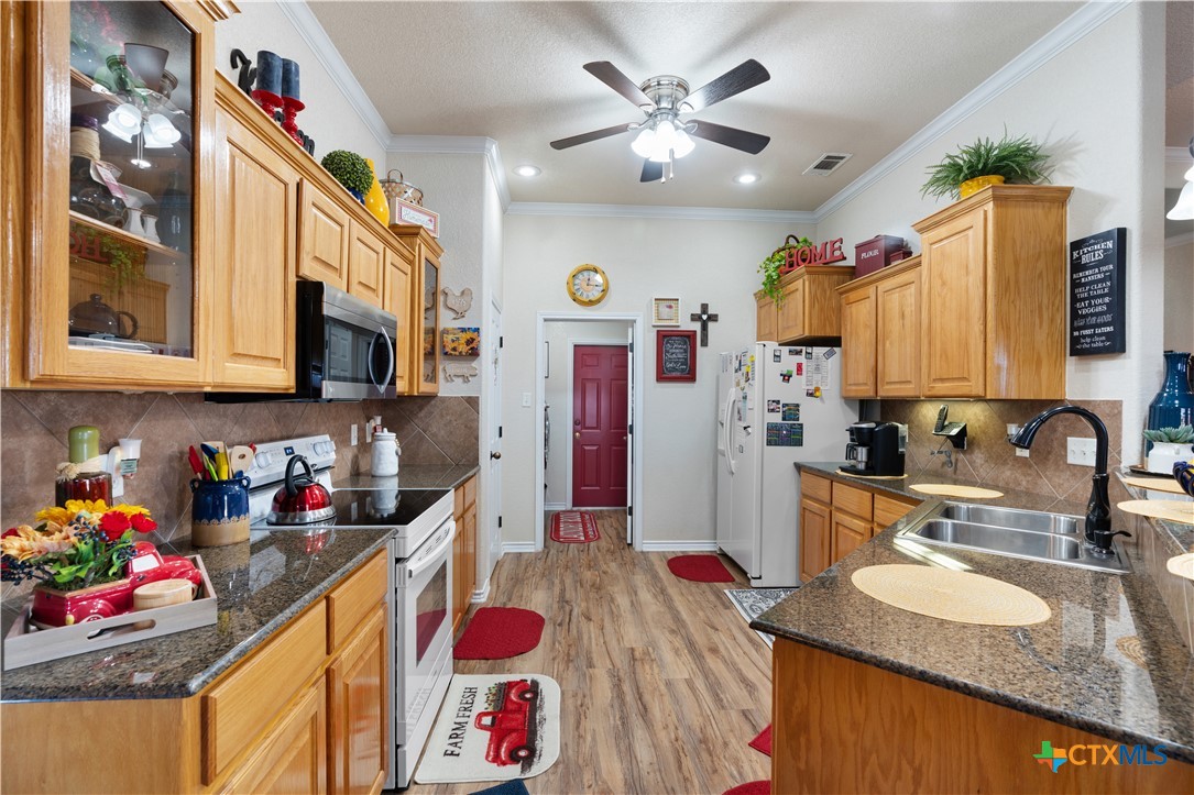 1425 Moccasin Bend Road Property Photo 3