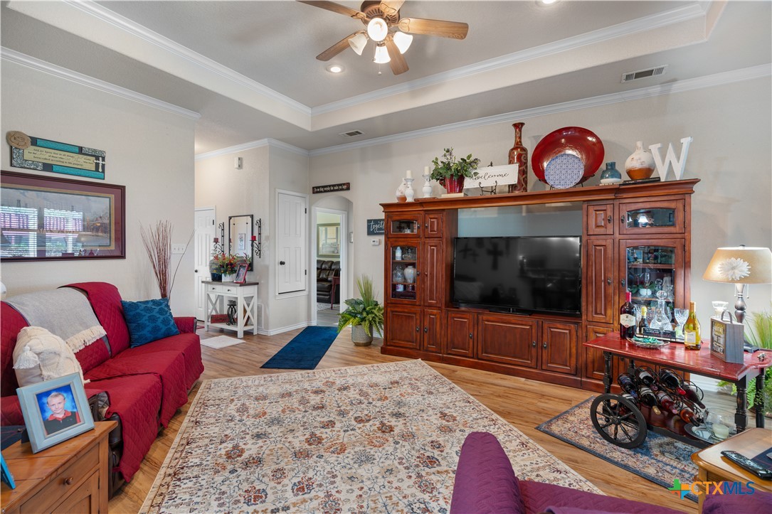 1425 Moccasin Bend Road Property Photo 7