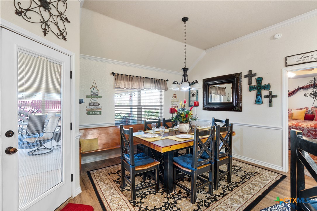 1425 Moccasin Bend Road Property Photo 11