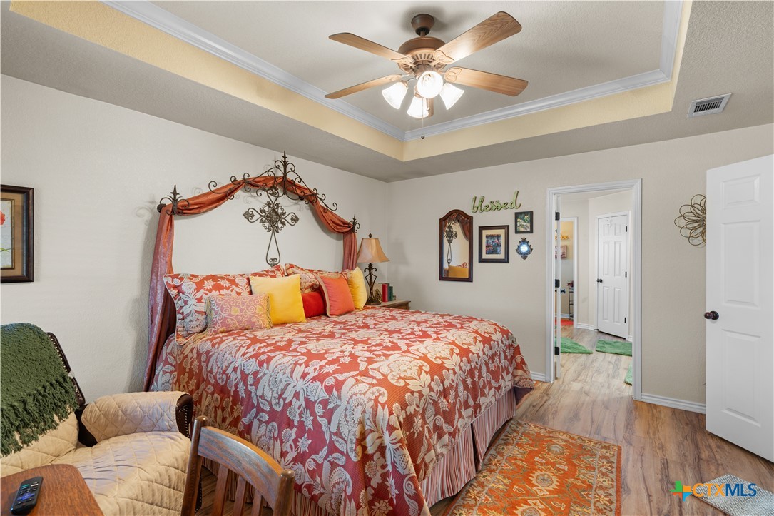 1425 Moccasin Bend Road Property Photo 13