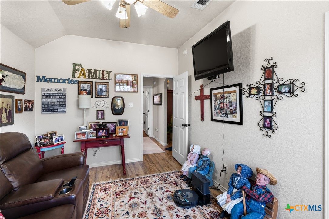 1425 Moccasin Bend Road Property Photo 24