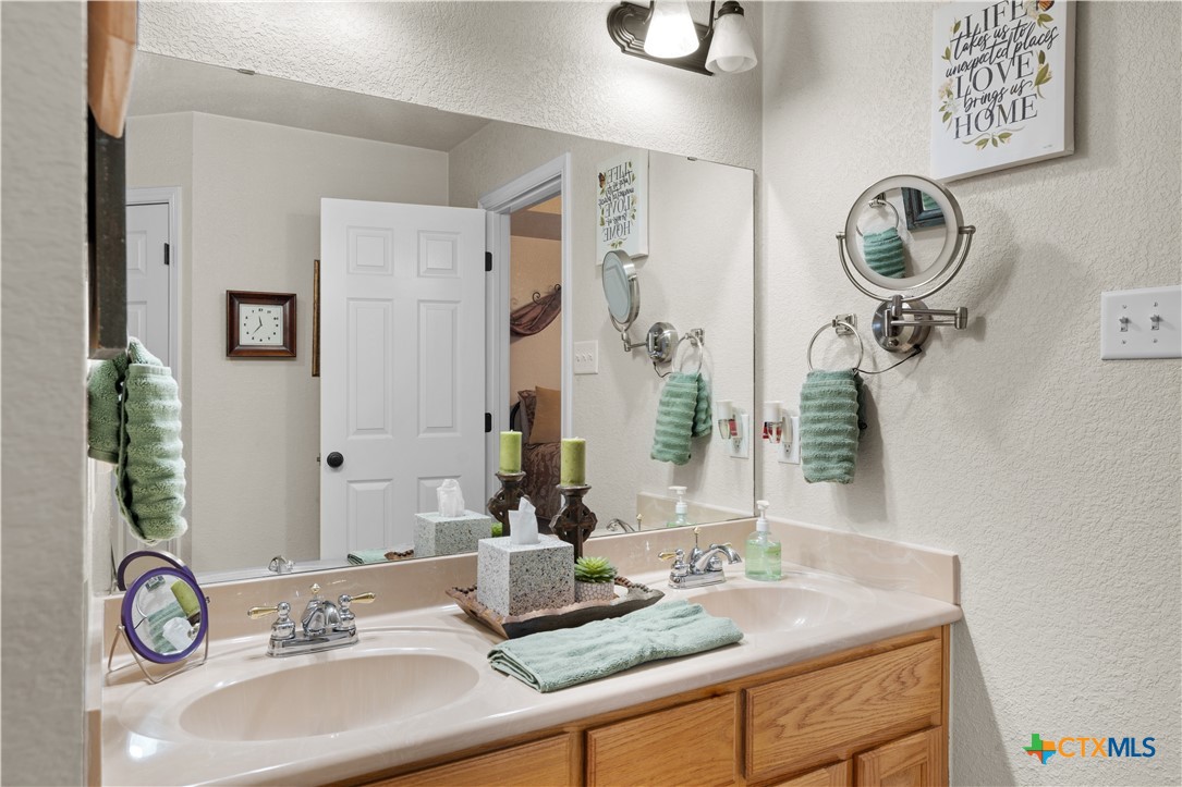 1425 Moccasin Bend Road Property Photo 25