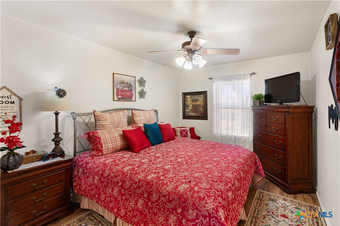 1425 Moccasin Bend Road Property Photo 28
