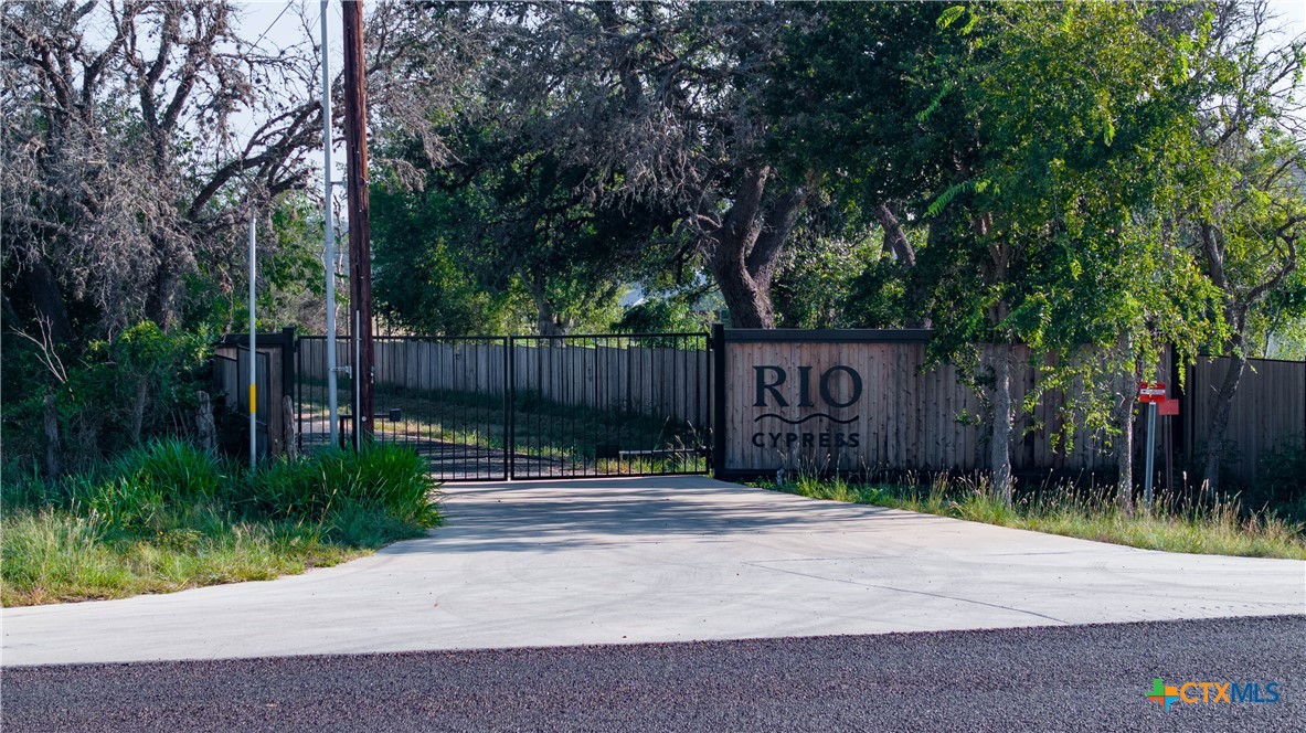 46 Ranch Road 1621 Property Photo 5