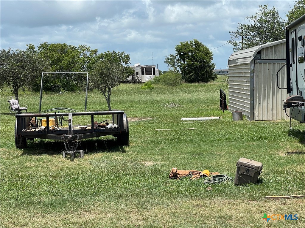 130 Thresher Fish Lane Property Photo 6