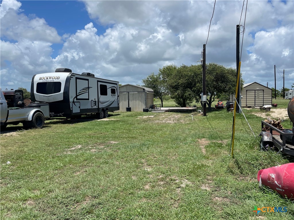 130 Thresher Fish Lane Property Photo 7