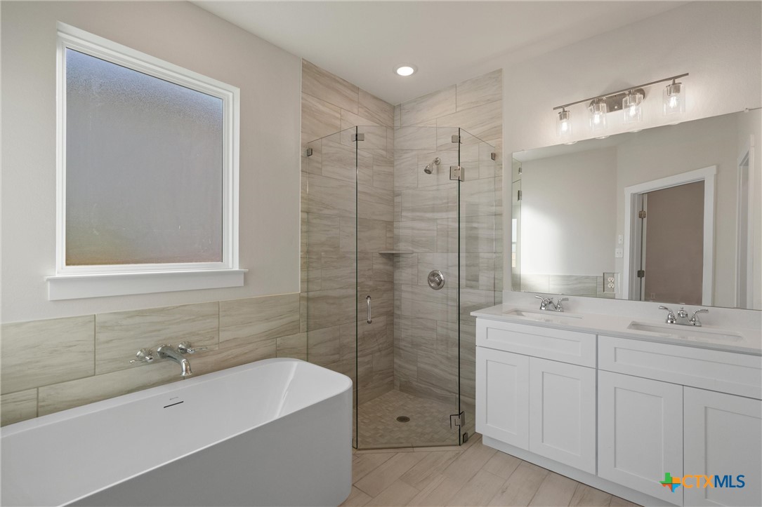 19141 Ariel Elena Way Property Photo 4