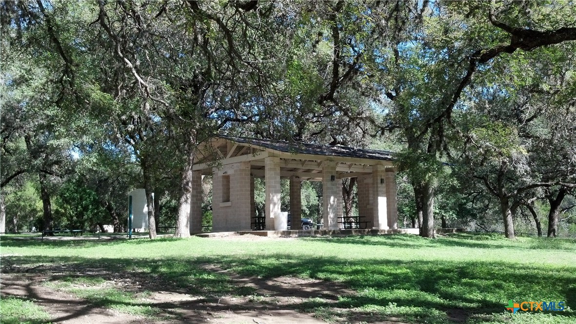 206 Falling Hills Property Photo 7