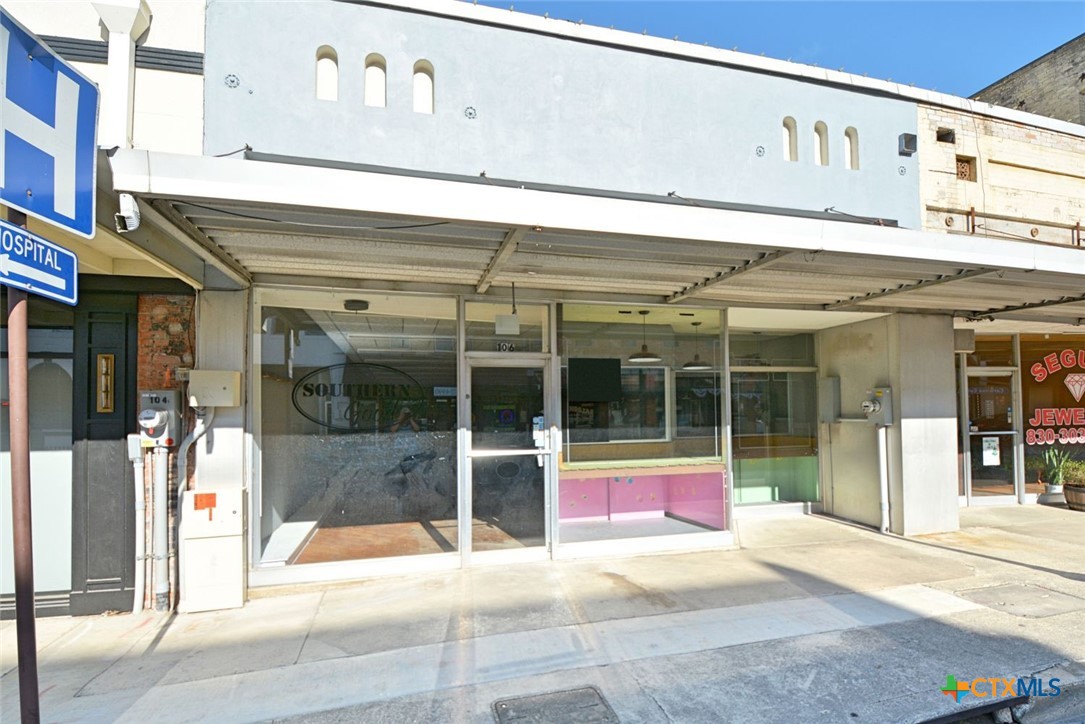 106 N Austin Street Property Photo 1