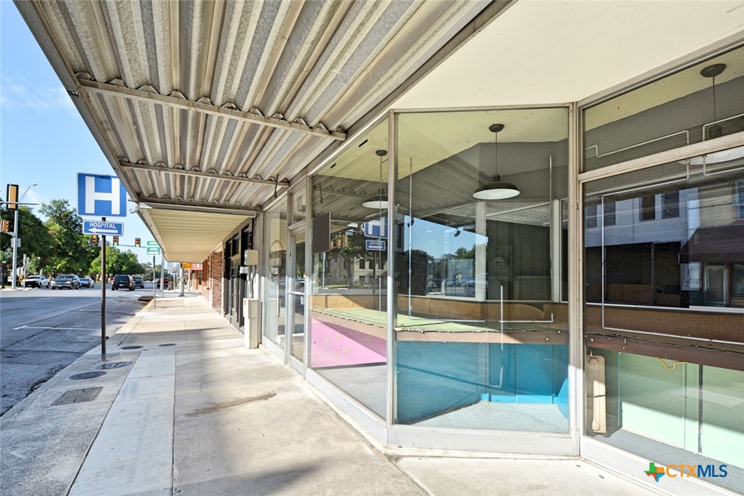 106 N Austin Street Property Photo 2