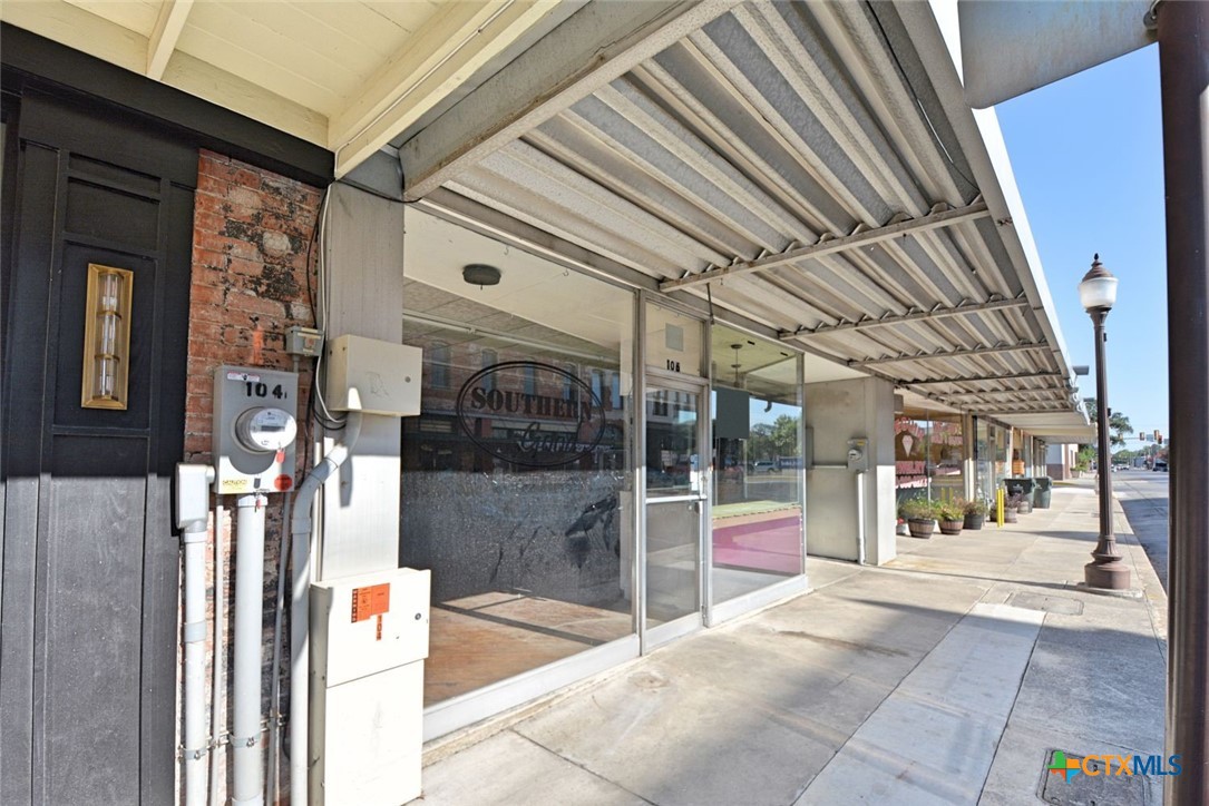 106 N Austin Street Property Photo 3