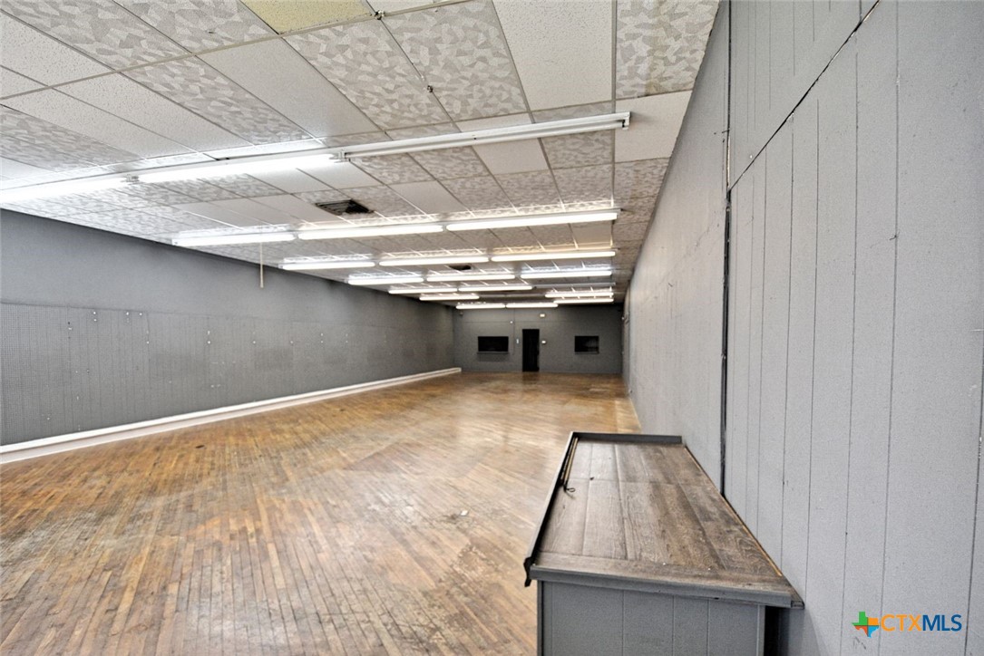 106 N Austin Street Property Photo 4