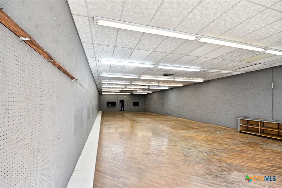 106 N Austin Street Property Photo 5