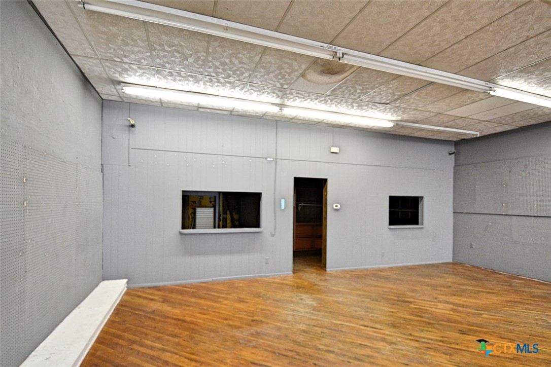 106 N Austin Street Property Photo 7