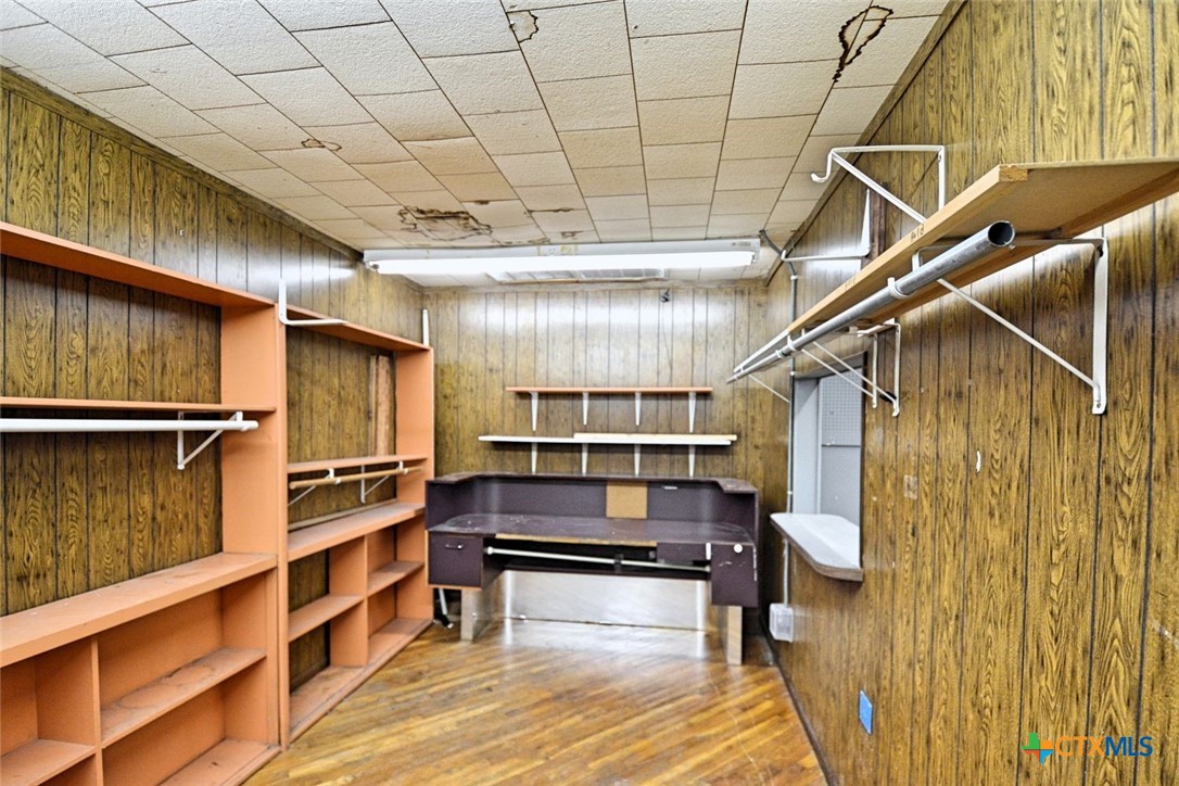 106 N Austin Street Property Photo 10