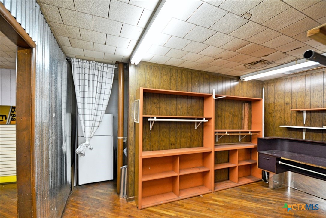 106 N Austin Street Property Photo 11