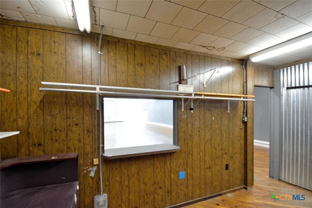 106 N Austin Street Property Photo 12